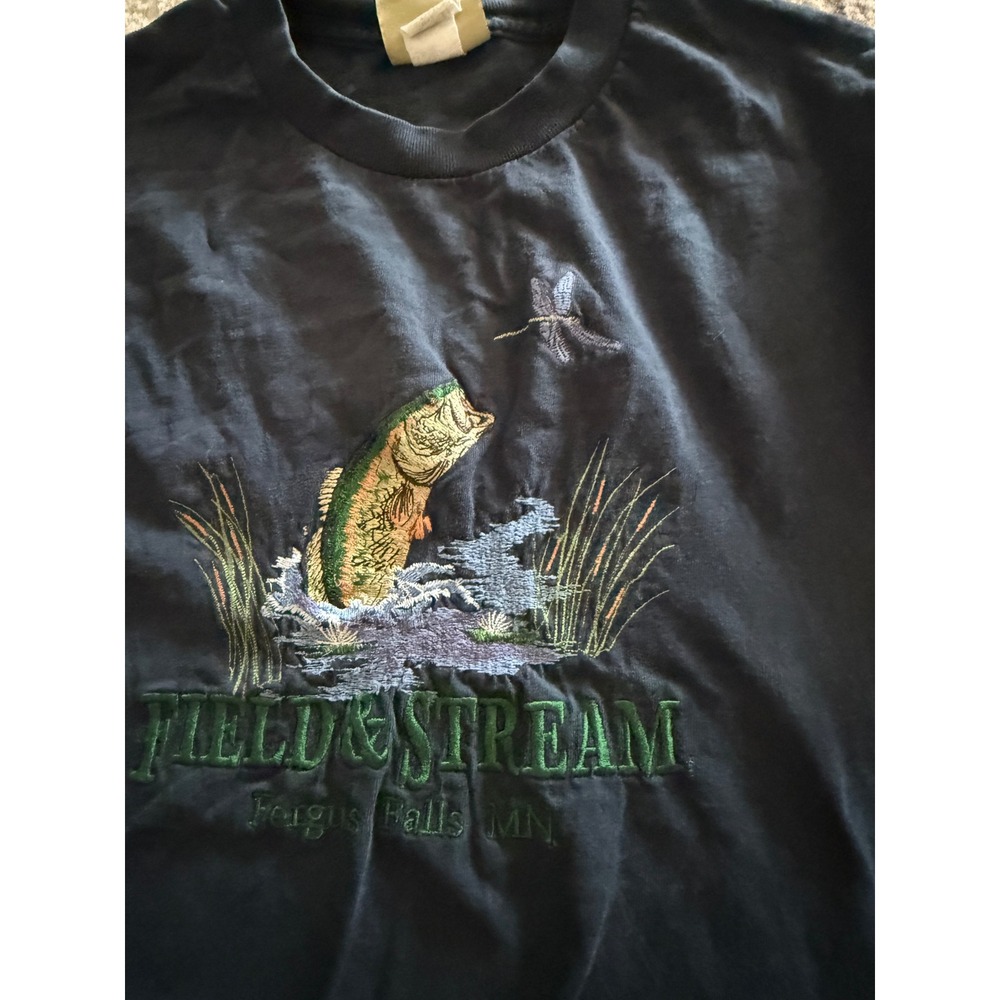 Field & Stream Mens Vintage Embroidered Bass Fishing T-Shirt Fergus Falls MN L